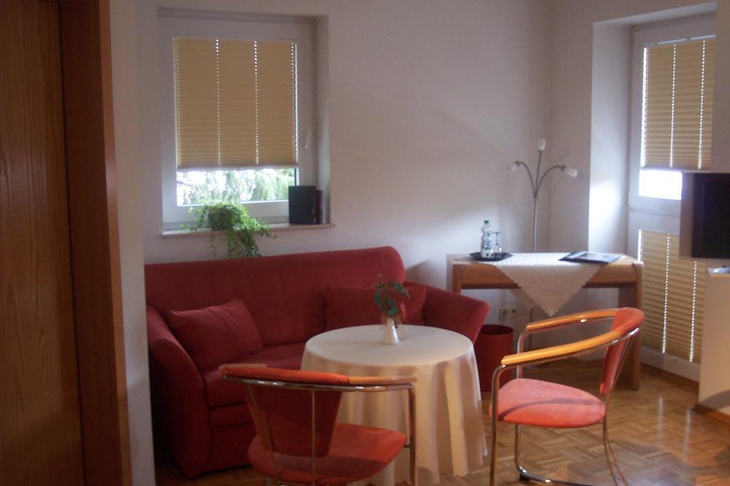 Hotel Garni Zur Bergstrasse Zwingenberg  Phòng bức ảnh