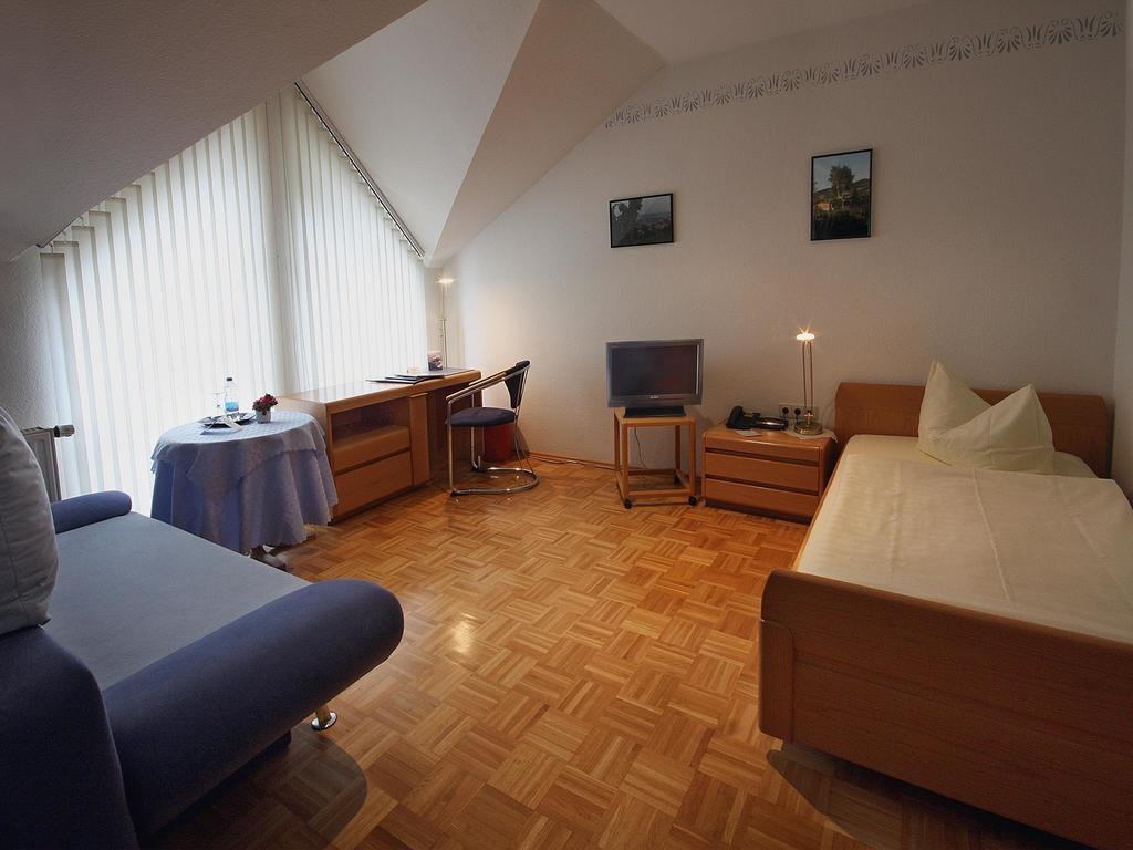 Hotel Garni Zur Bergstrasse Zwingenberg  Phòng bức ảnh