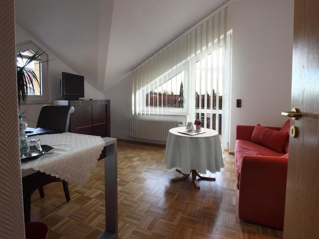 Hotel Garni Zur Bergstrasse Zwingenberg  Phòng bức ảnh